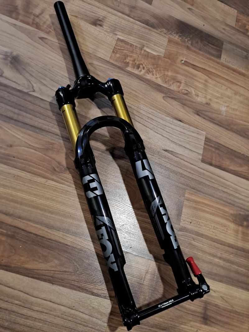 NOVÁ nepoužitá nezkrácená vidlice FOX 34 Factory z roku 2025 / Lockout 3pos. / zdvih 120mm / 110x15