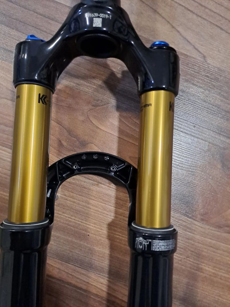 NOVÁ nepoužitá nezkrácená vidlice FOX 34 Factory z roku 2025 / Lockout 3pos. / zdvih 120mm / 110x15