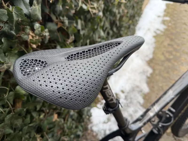 Cyklistické sedlo Specialized S-Works Power Mirror 143 mm + PŘILBA Bell zdarma