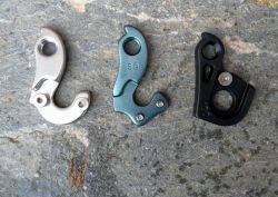 Výprodej patek / držáků přehazovačky / Uni / Canyon