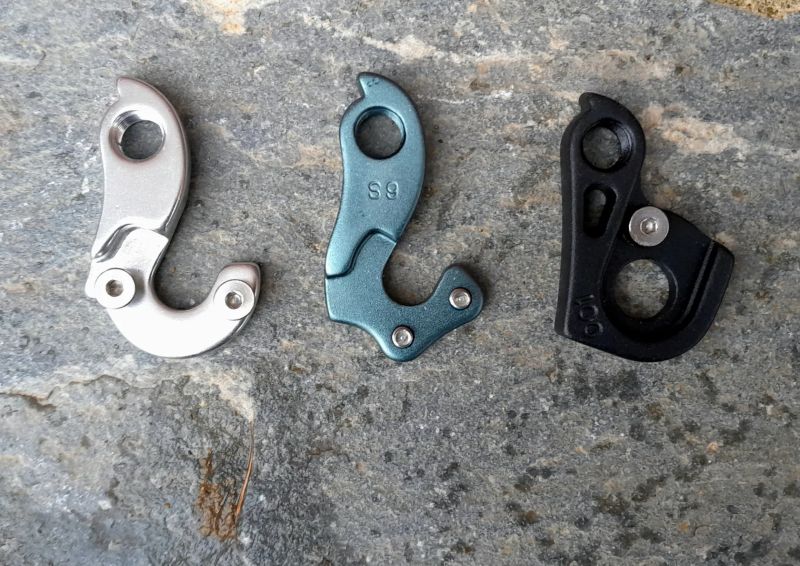 Výprodej patek / držáků přehazovačky / Uni / Canyon