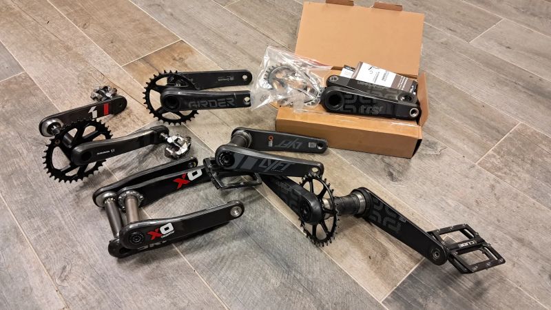 Nové karbonové kliky E*thirteen a PRAXIS Works a SRAM 