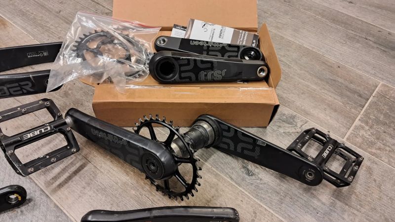 Nové karbonové kliky E*thirteen a PRAXIS Works a SRAM 