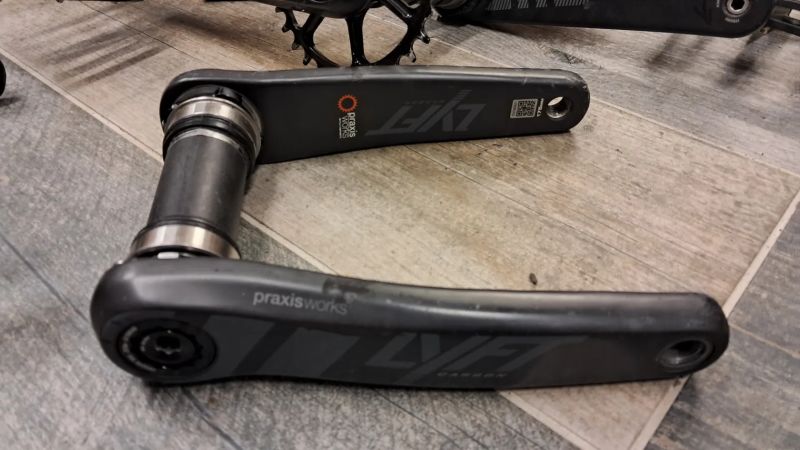 Nové karbonové kliky E*thirteen a PRAXIS Works a SRAM 