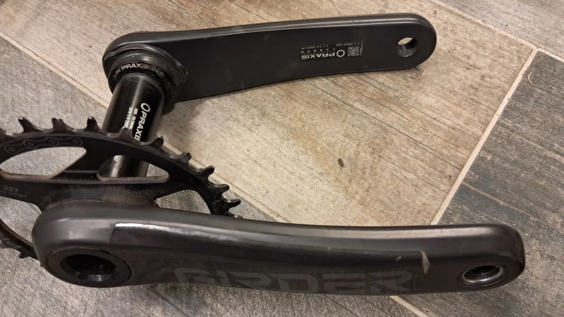 Nové karbonové kliky E*thirteen a PRAXIS Works a SRAM 