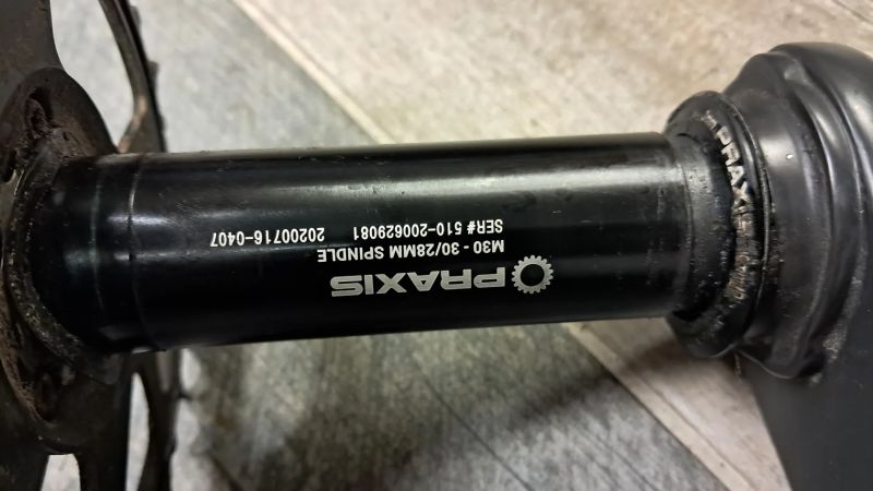 Nové karbonové kliky E*thirteen a PRAXIS Works a SRAM 