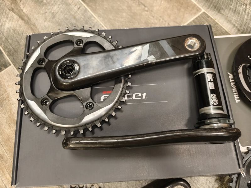 gravel treking silničnní karbon kliky SRAM a FSA