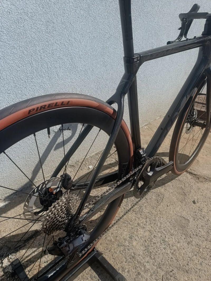 Time ALPE D'HUEZ X Gloss Carbon M + bike fit, možnost konfigurace