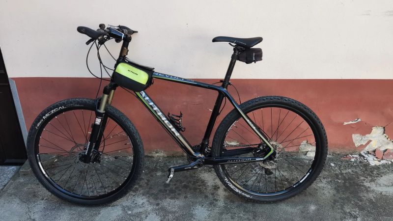 Author Revolt carbon