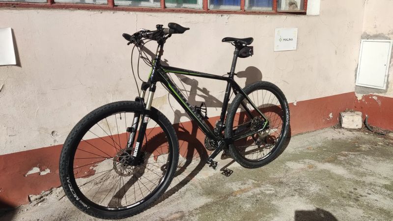 Author Revolt carbon