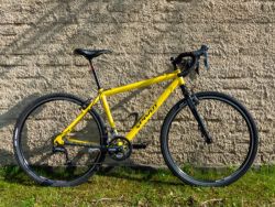 Žlutý budget gravel 2x9 deore