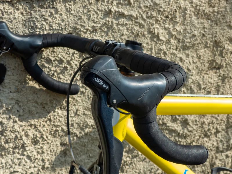 Žlutý budget gravel 2x9 deore