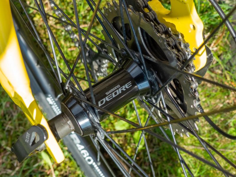 Žlutý budget gravel 2x9 deore