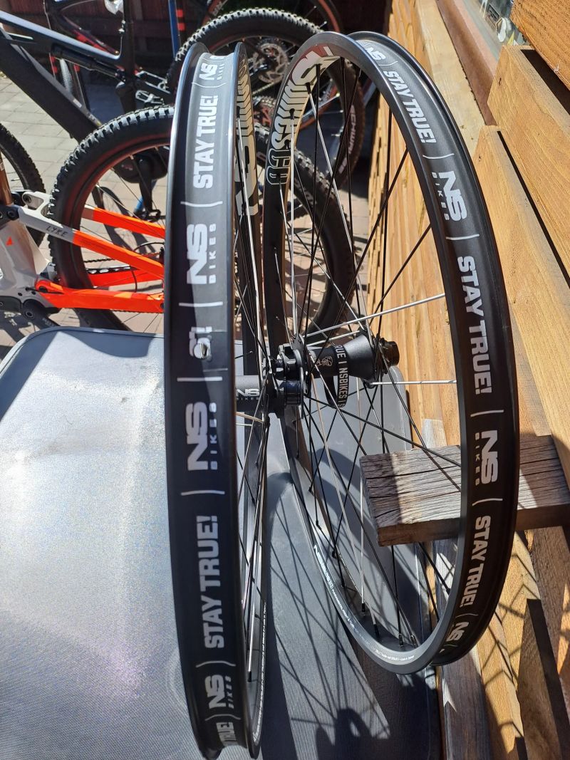 Zapletená kola NS Fundamental 26" pumtrack /dirt