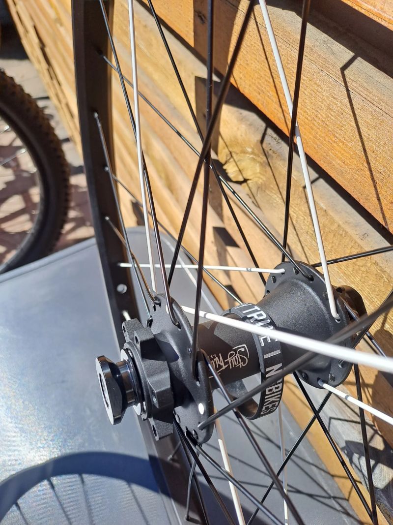 Zapletená kola NS Fundamental 26" pumtrack /dirt