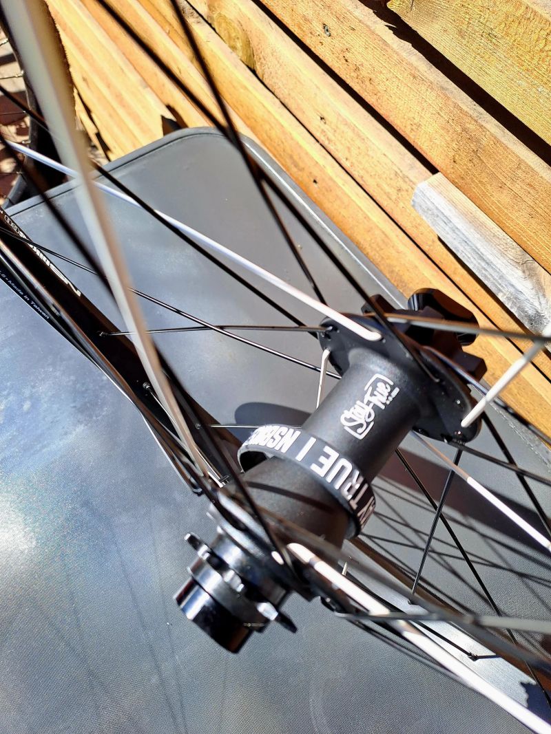 Zapletená kola NS Fundamental 26" pumtrack /dirt