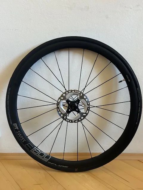 DT Swiss E1800 Spline DB – kola + kotouče + pláště