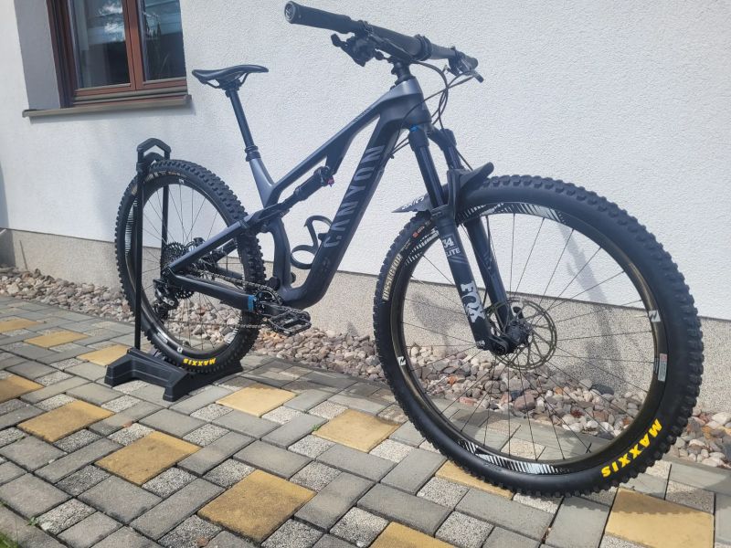 Canyon Neuron CF 9.0 SL (Vel. M) – Karbonová kola Reynolds, SRAM X01, G2 Brzdy