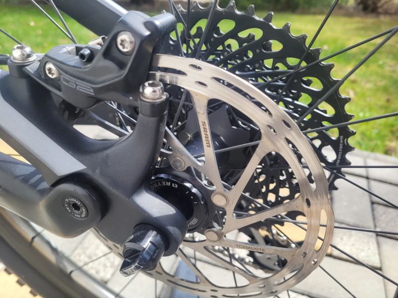 Canyon Neuron CF 9.0 SL (Vel. M) – Karbonová kola Reynolds, SRAM X01, G2 Brzdy