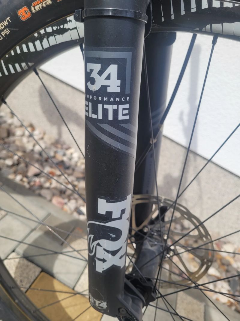 Canyon Neuron CF 9.0 SL (Vel. M) – Karbonová kola Reynolds, SRAM X01, G2 Brzdy