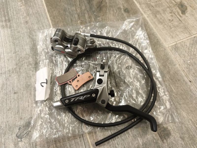 brzda přední levá TRP Quadiem G-Spec NOVÉ