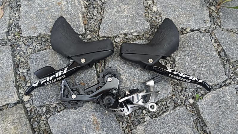 gravel silniční sada SRAM 1x11 přehazovačka SRAM Rival 11 Type 3.0 a páky SRAM APEX HydroR