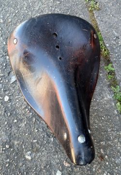 Kožené retro sedlo