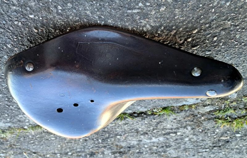 Kožené retro sedlo