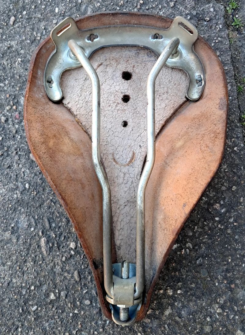 Kožené retro sedlo