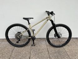 Commencal Meta HT model 2021 