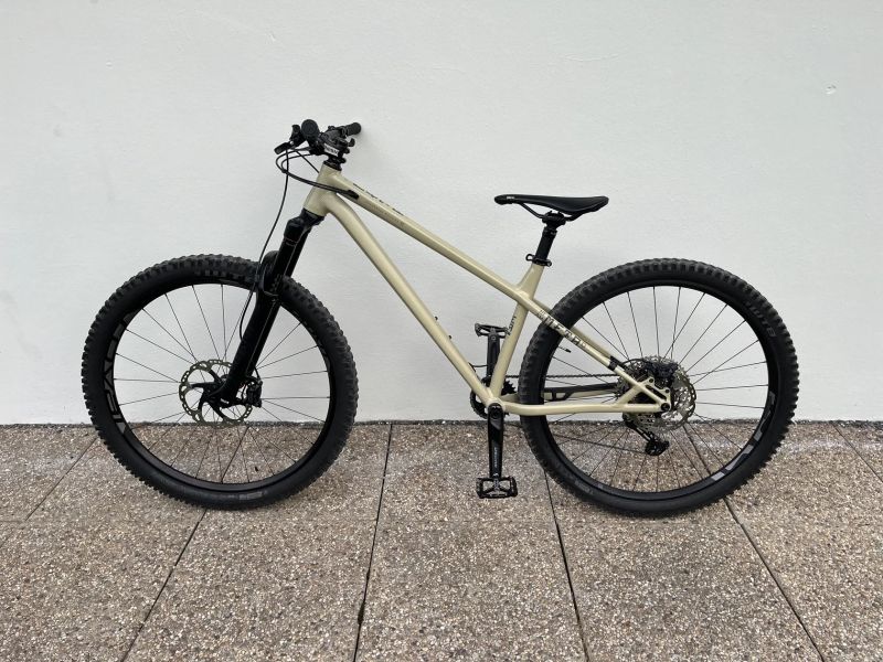 Commencal Meta HT model 2021 