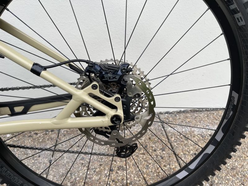 Commencal Meta HT model 2021 