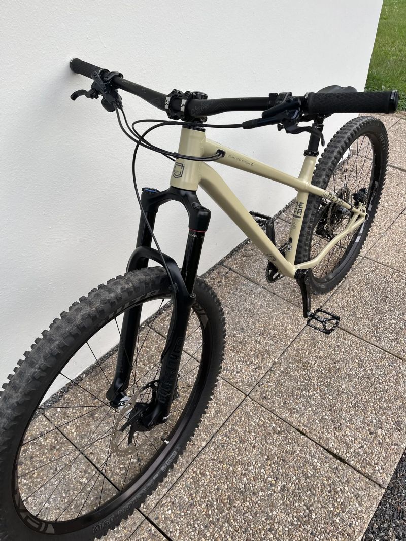 Commencal Meta HT model 2021 
