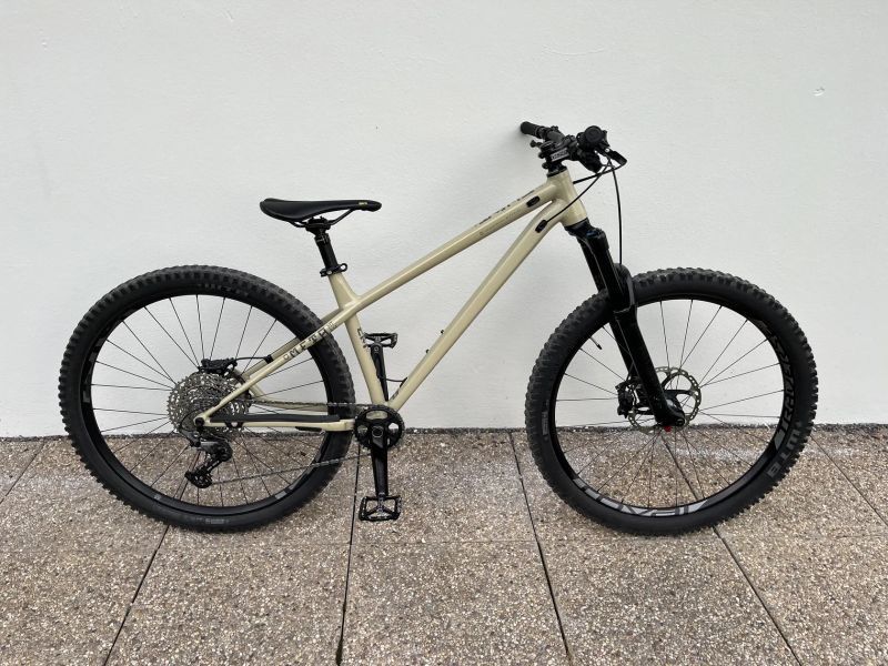 Commencal Meta HT model 2021 