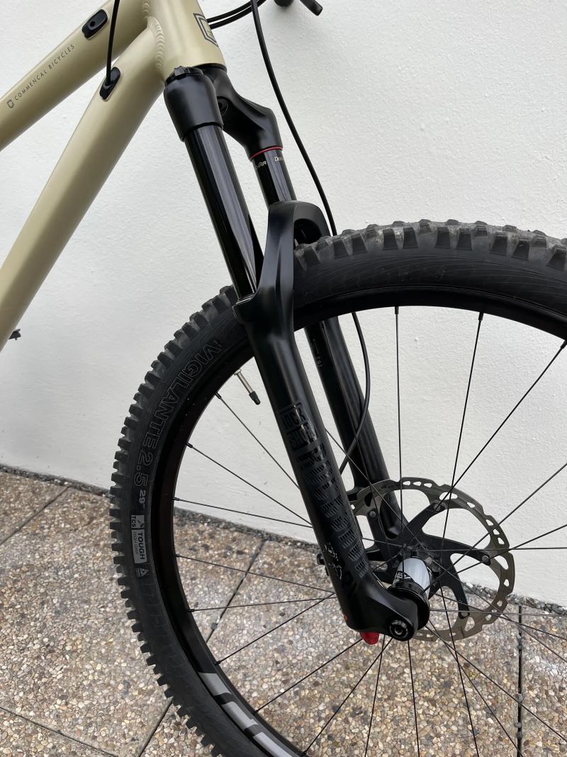 Commencal Meta HT model 2021 