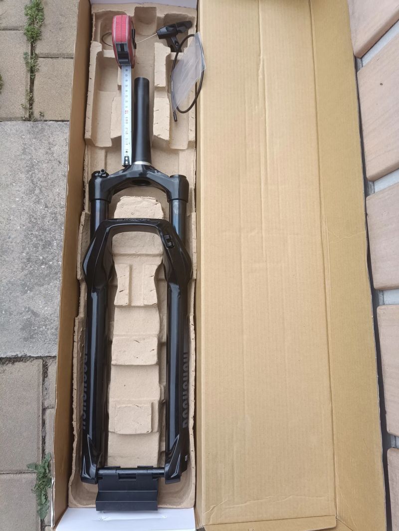 Rock Shox Recon RL 29" zamykání na řídítkách 