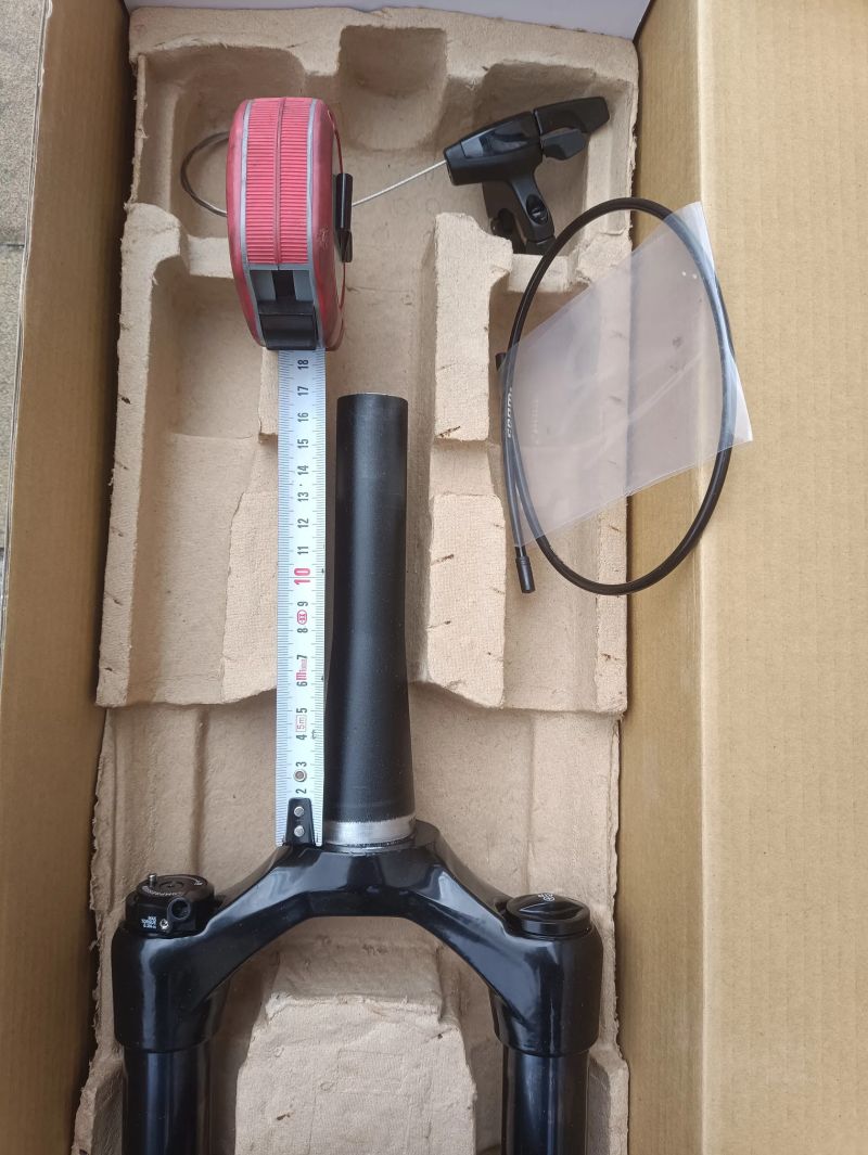 Rock Shox Recon RL 29" zamykání na řídítkách 