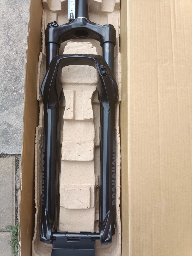 Rock Shox Recon RL 29" zamykání na řídítkách 