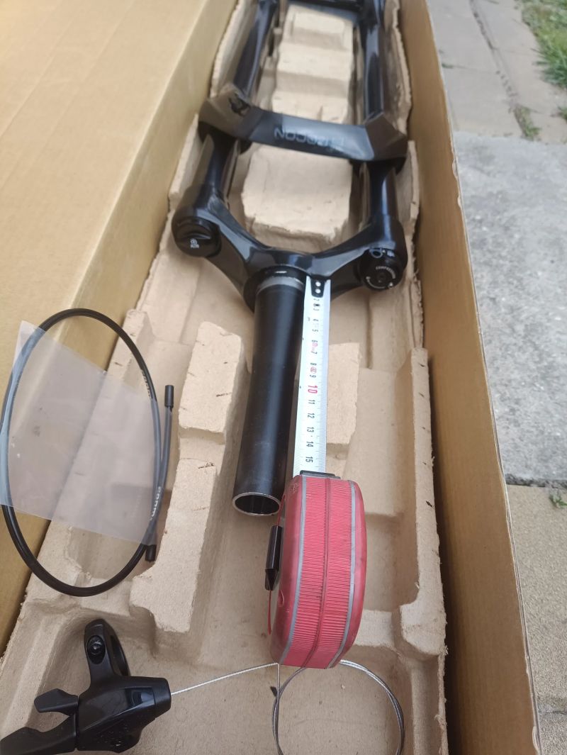 Rock Shox Recon RL 29" zamykání na řídítkách 