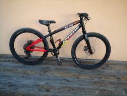 Apache XC 24" 1x11 SRAM NX váha 10kg