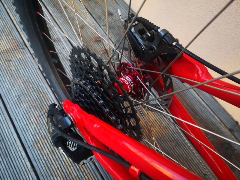 Apache XC 24" 1x11 SRAM NX váha 10kg