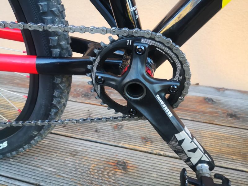 Apache XC 24" 1x11 SRAM NX váha 10kg