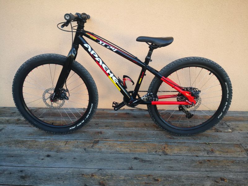 Apache XC 24" 1x11 SRAM NX váha 10kg