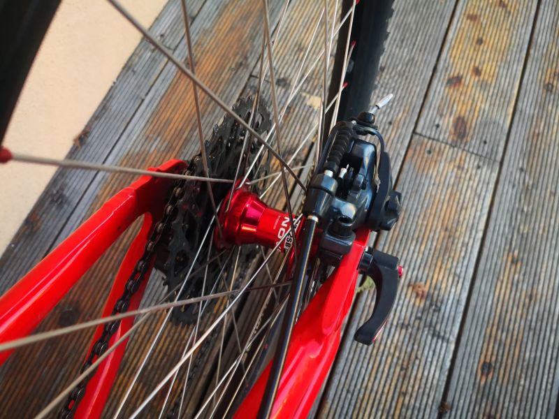 Apache XC 24" 1x11 SRAM NX váha 10kg