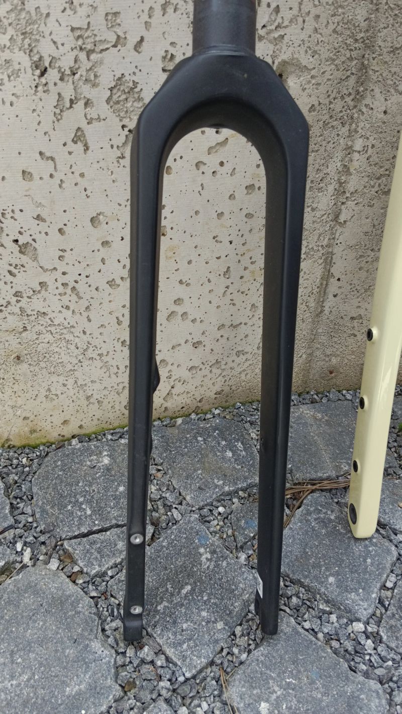 karbonové gravel vidlice CANYON a FOCUS