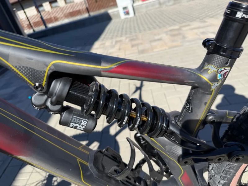 Specialized Stumpjumper EVO Troy Lee Designs nádherná stavba velikost na 158-178cm