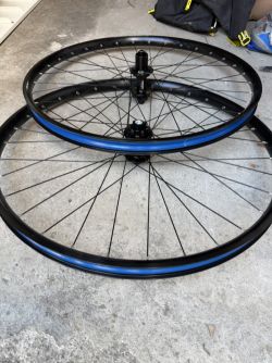 Prodám nová kola CUBE Engineered By Newmen, 15mm, Boost, 6-Bolt