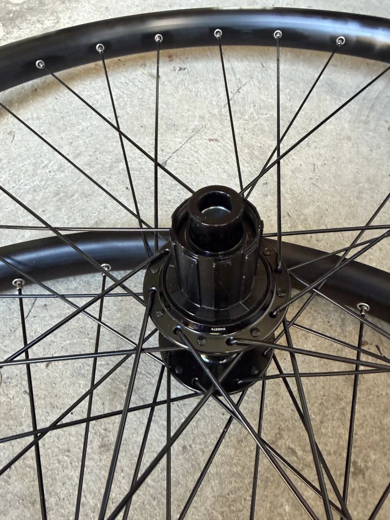 Prodám nová kola CUBE Engineered By Newmen, 15mm, Boost, 6-Bolt