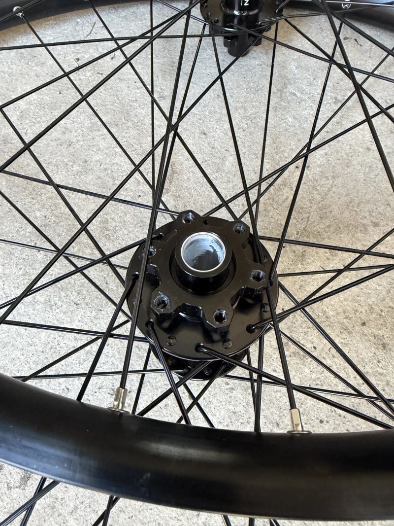 Prodám nová kola CUBE Engineered By Newmen, 15mm, Boost, 6-Bolt