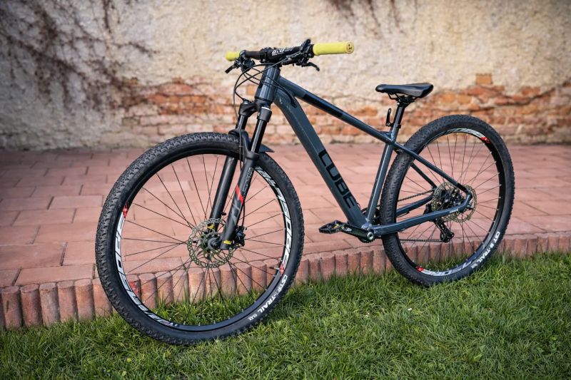 Prodám horské kolo Cube vel. M, 29" kola - poskládáno na zakázku - váha 12 kg